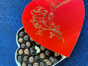 1 lb Heart Box